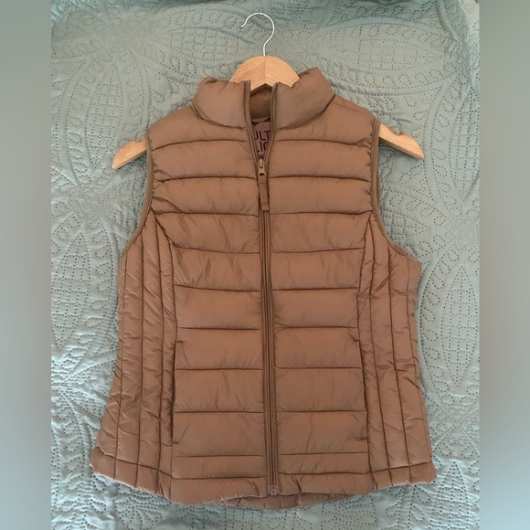 Neutral puffer vest - Picture 1 of 4